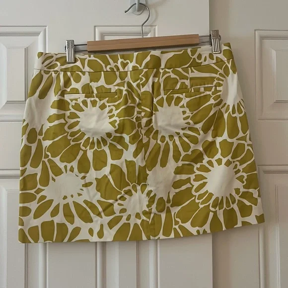 J CREW STRETCH SKIRT with buttons - Picture 3 of 5